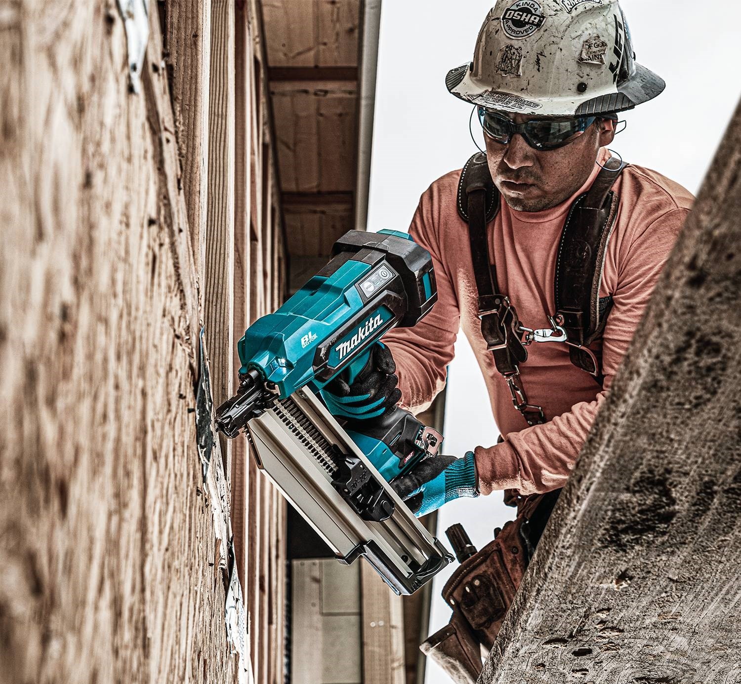 Аккумуляторный гвоздезабивной пистолет Макита GNB02