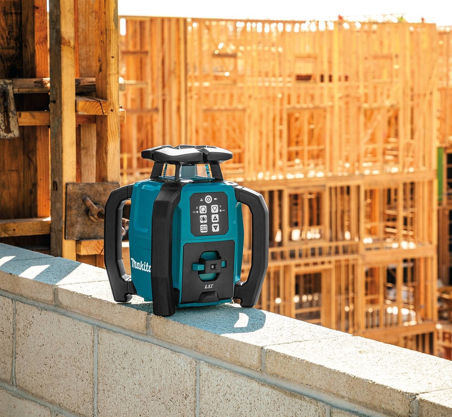 Лазерный нивелир Макита SKR001Z