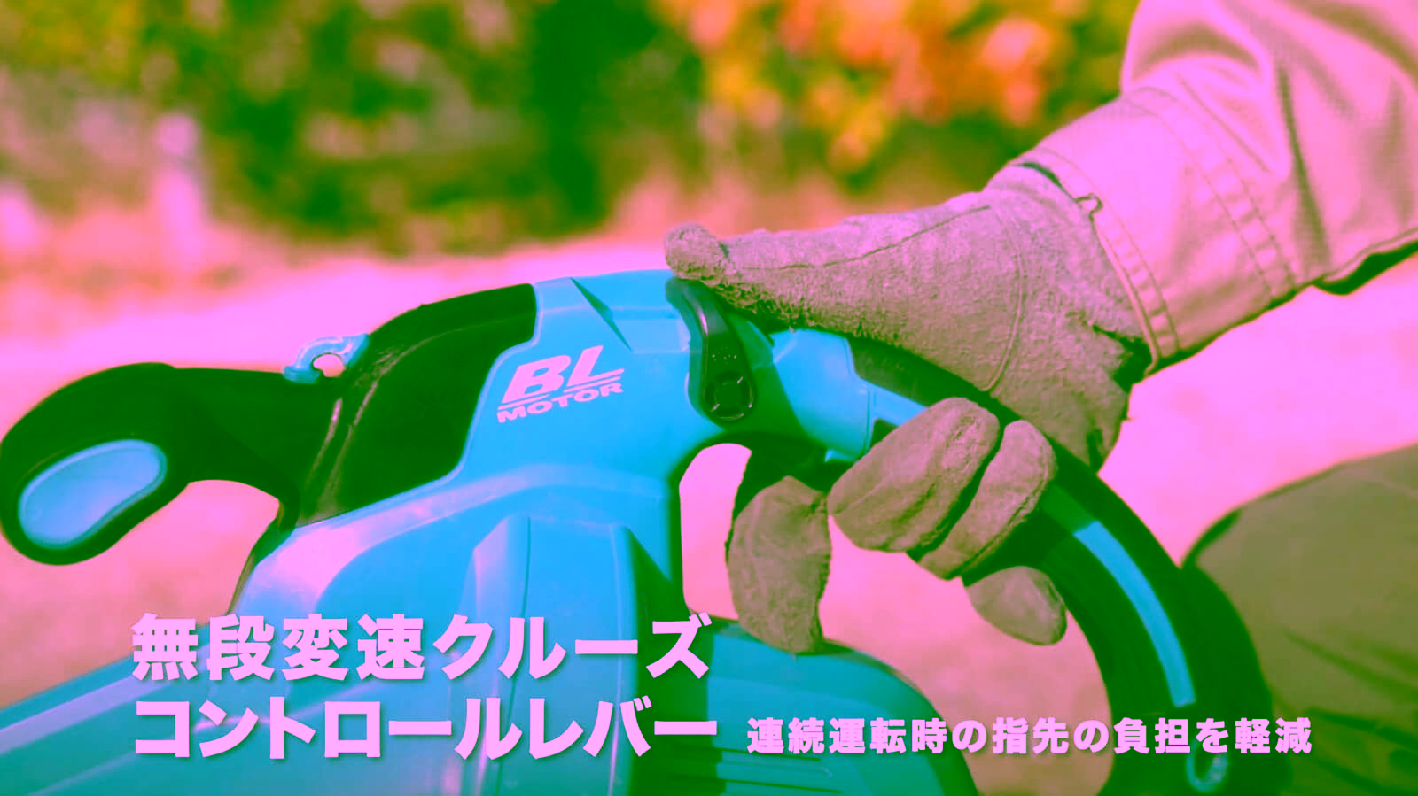 Оборудован круиз-контролем с плавной регулировкой скорости