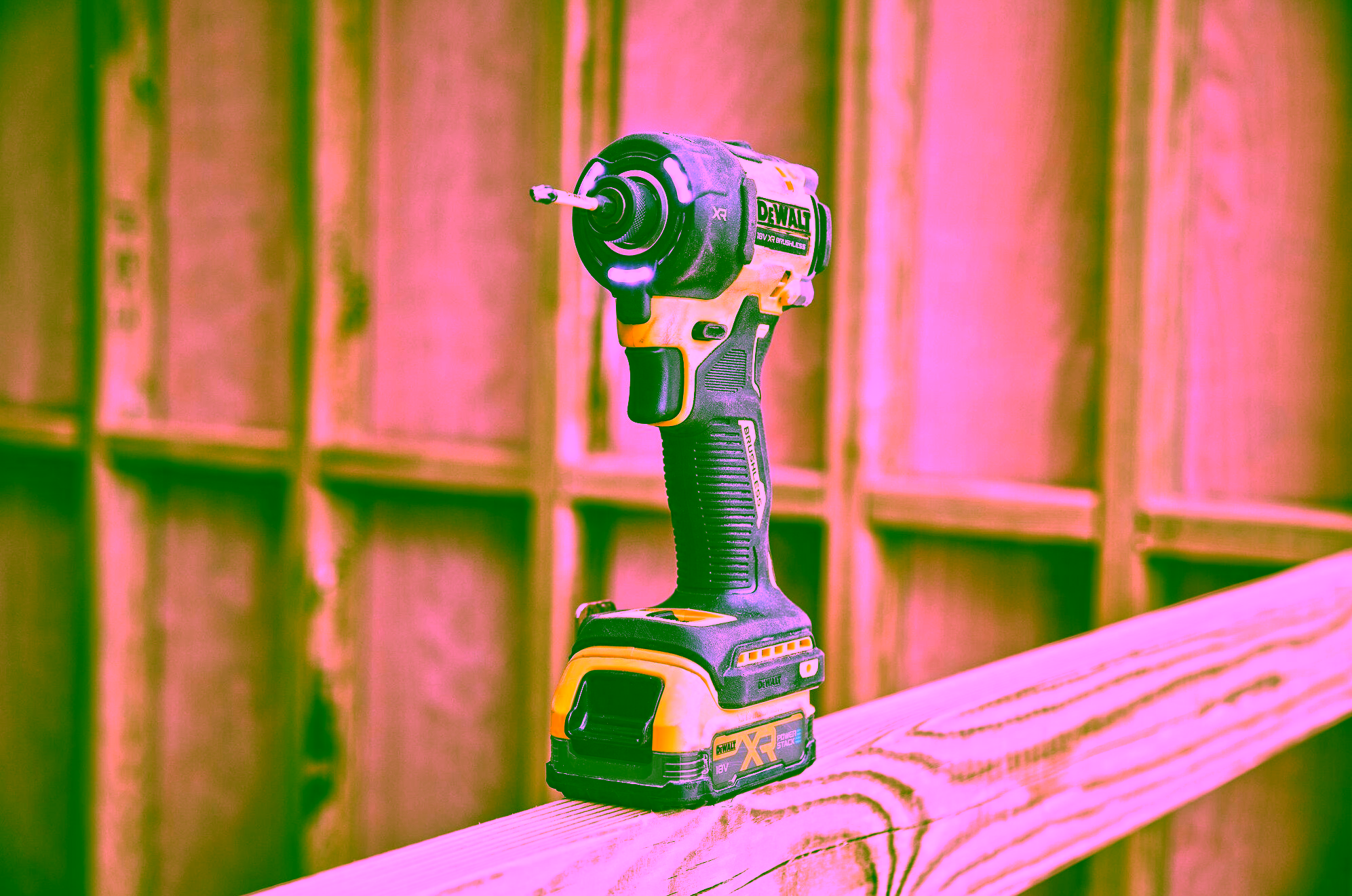 Бесщёточный бесшумный ударный шуруповёрт DeWalt 18V MAX XR 1/4