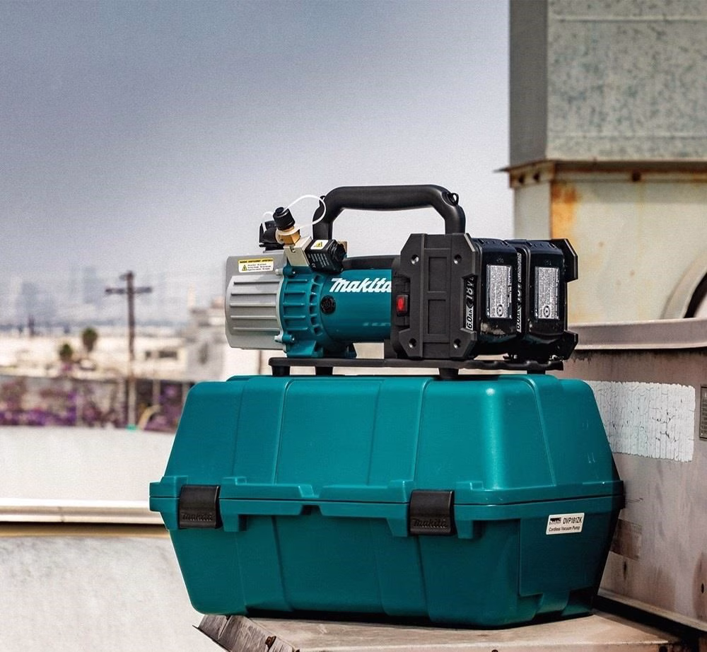 Makita выпускает новый двухступенчатый вакуумный насос для ОВиК-профессионалов